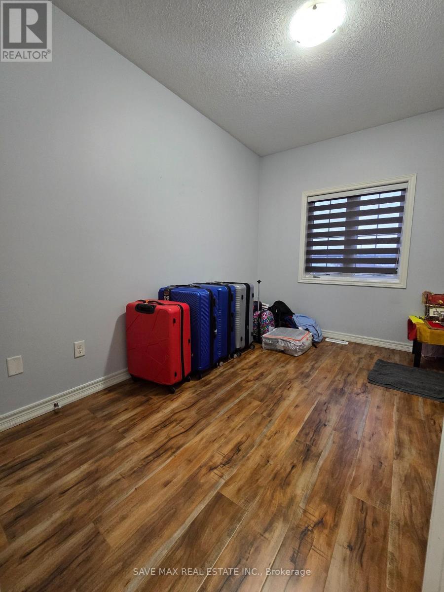32 Kempenfelt Trail, Brampton, ON - Indoor Photo Showing Other Room