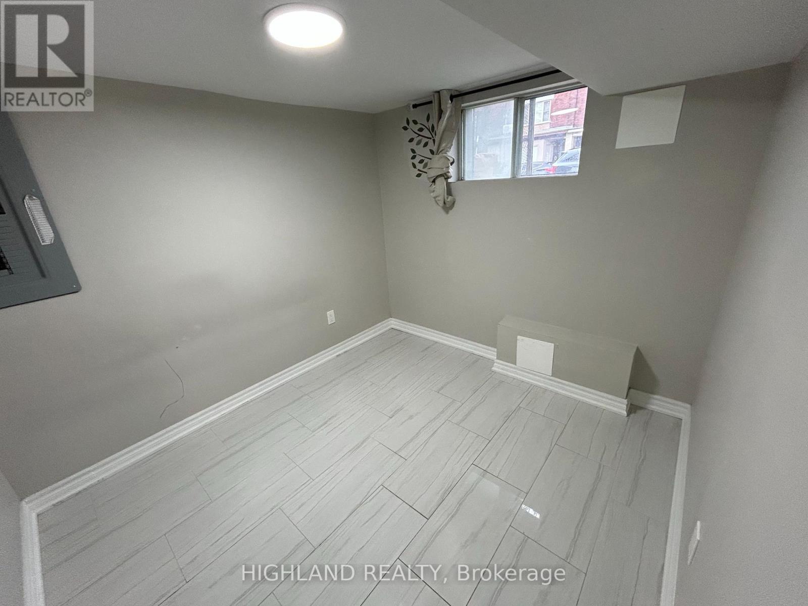 879 Lansdowne Avenue, Toronto, ON - Indoor Photo Showing Other Room