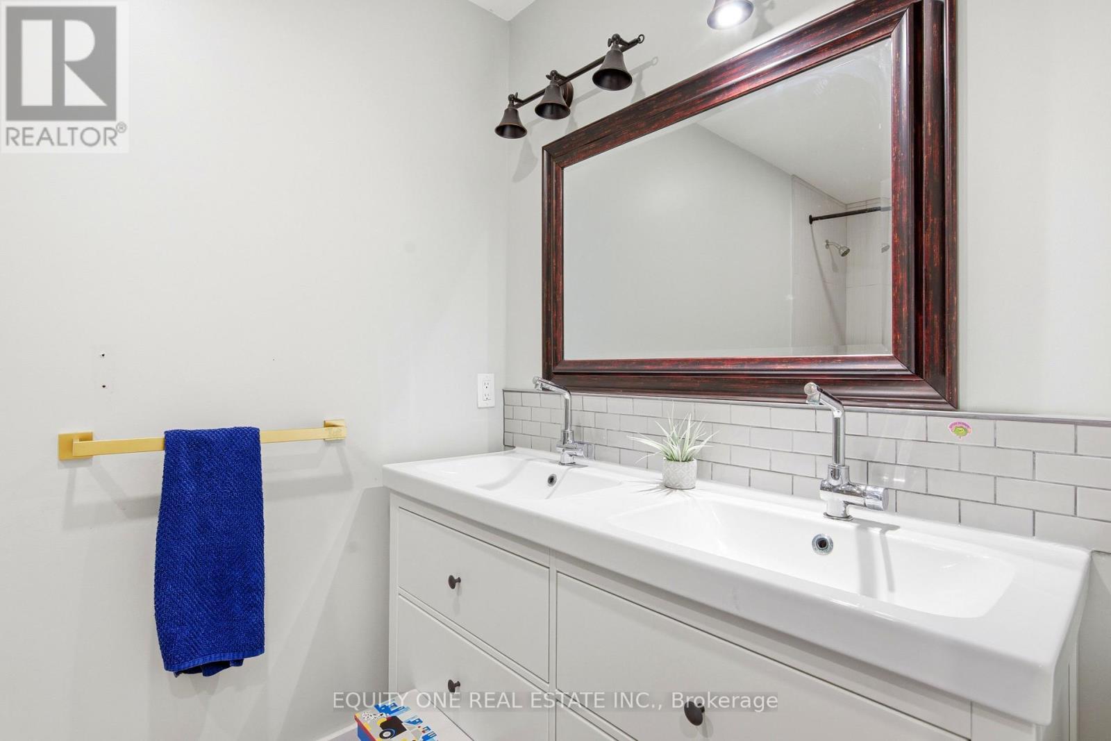 5453 Long Island Road, Ottawa, ON - Indoor Photo Showing Bathroom