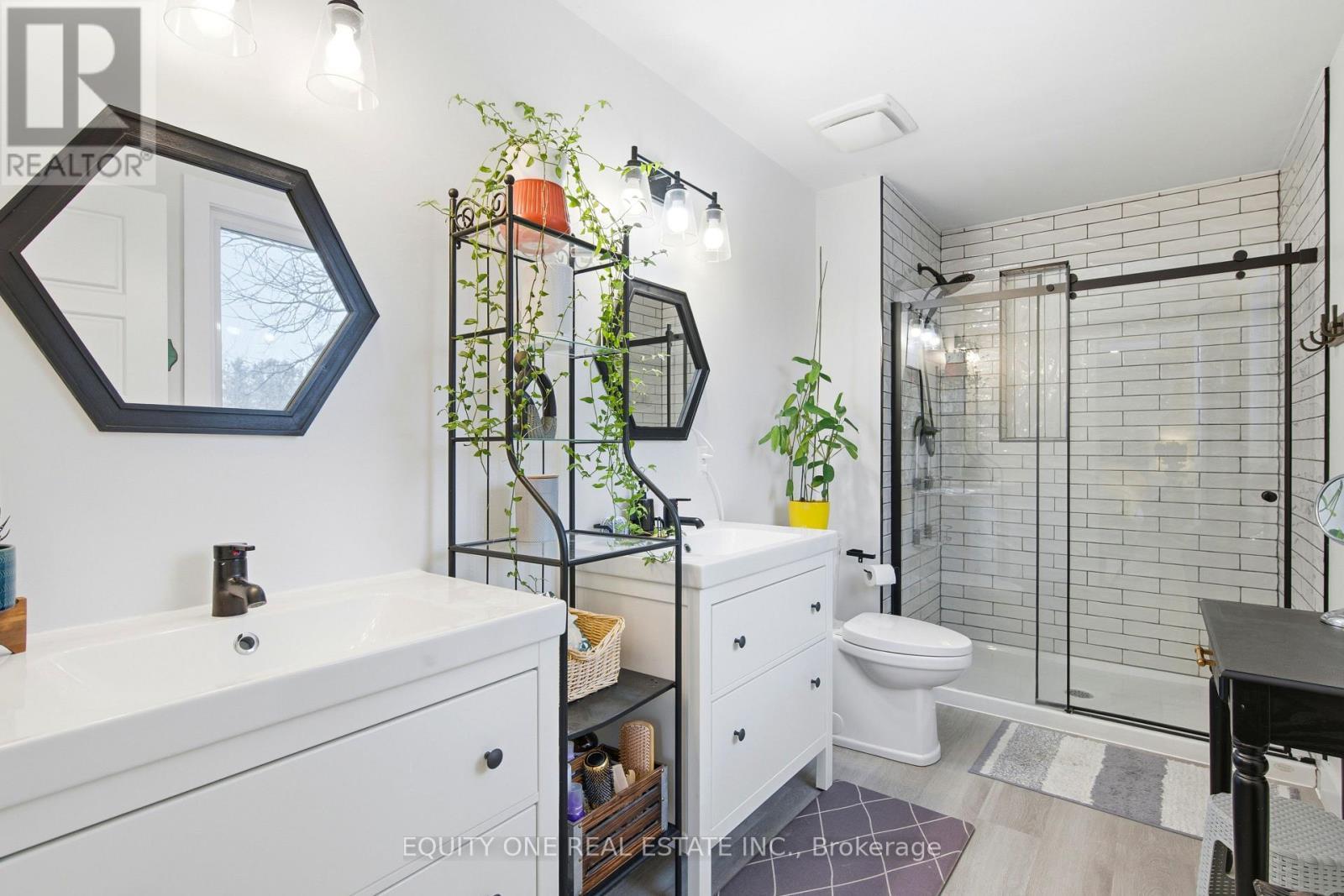 5453 Long Island Road, Ottawa, ON - Indoor Photo Showing Bathroom