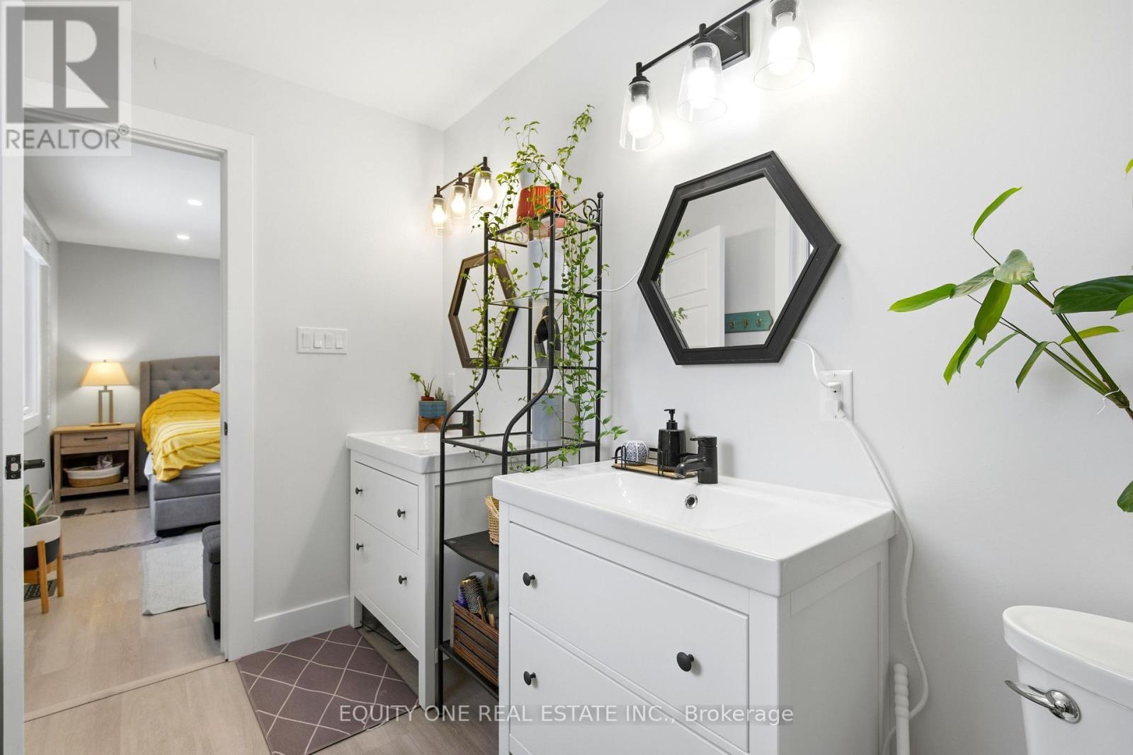 5453 Long Island Road, Ottawa, ON - Indoor Photo Showing Bathroom