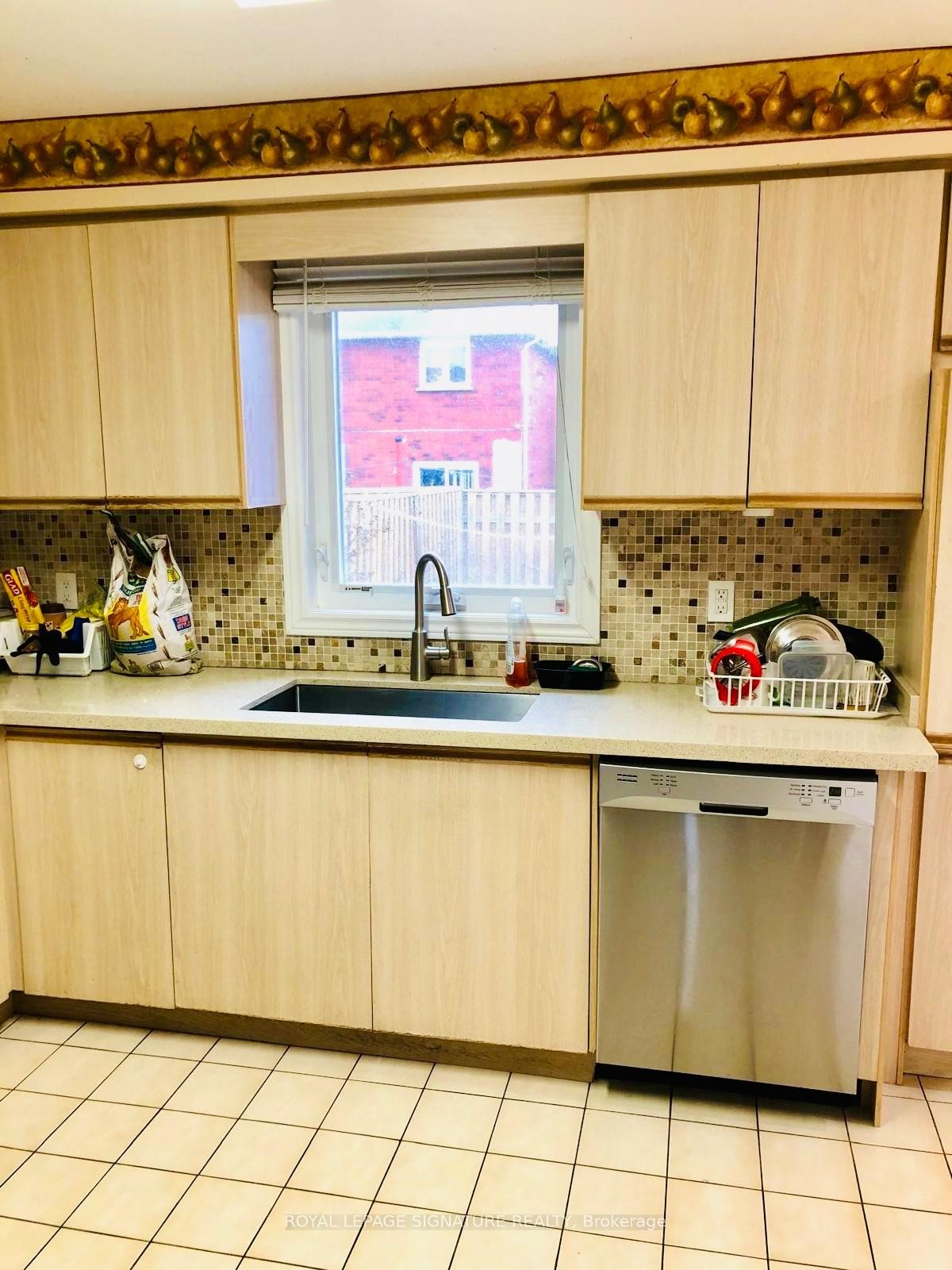 52 Pennsylvania Avenue, Brampton, ON - Indoor Photo Showing Kitchen