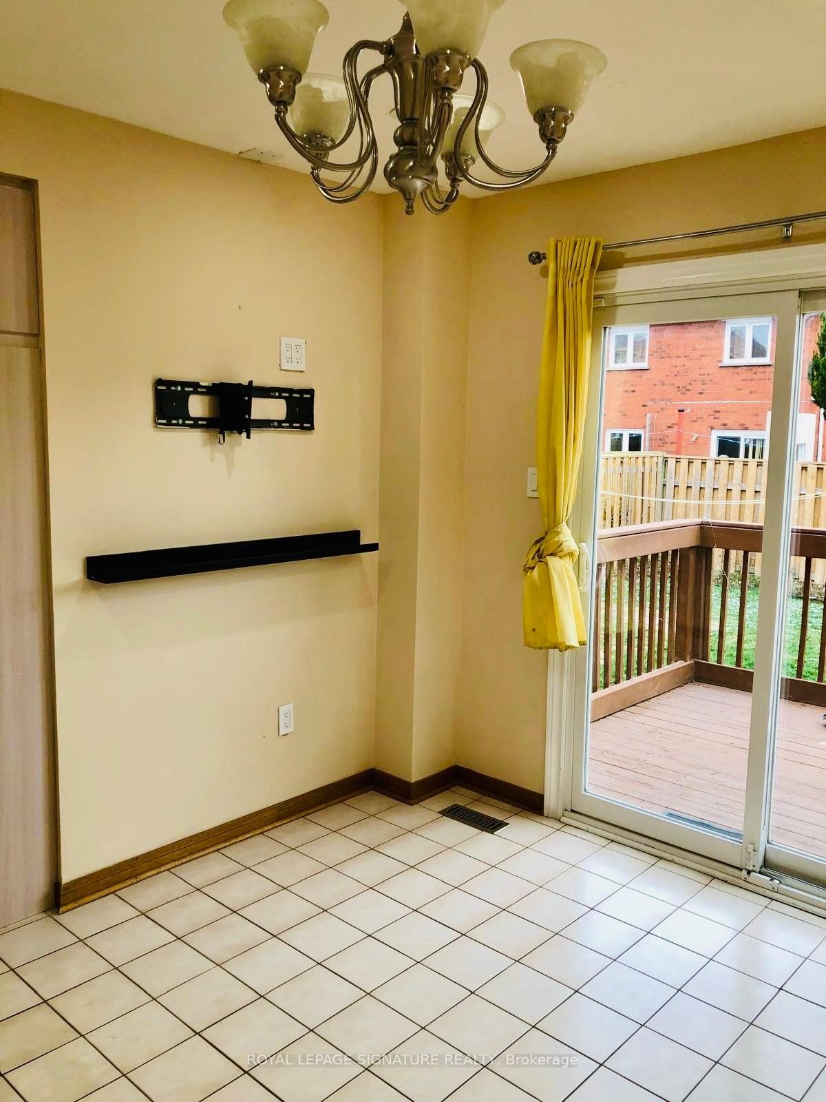 52 Pennsylvania Avenue, Brampton, ON - Indoor Photo Showing Other Room