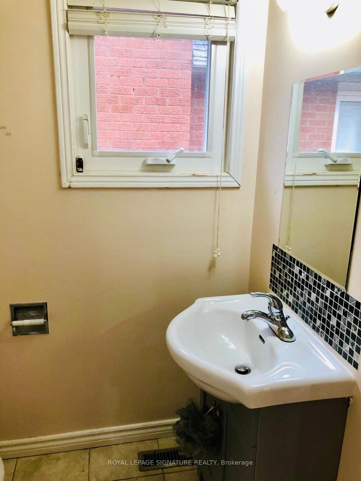52 Pennsylvania Avenue, Brampton, ON - Indoor Photo Showing Bathroom