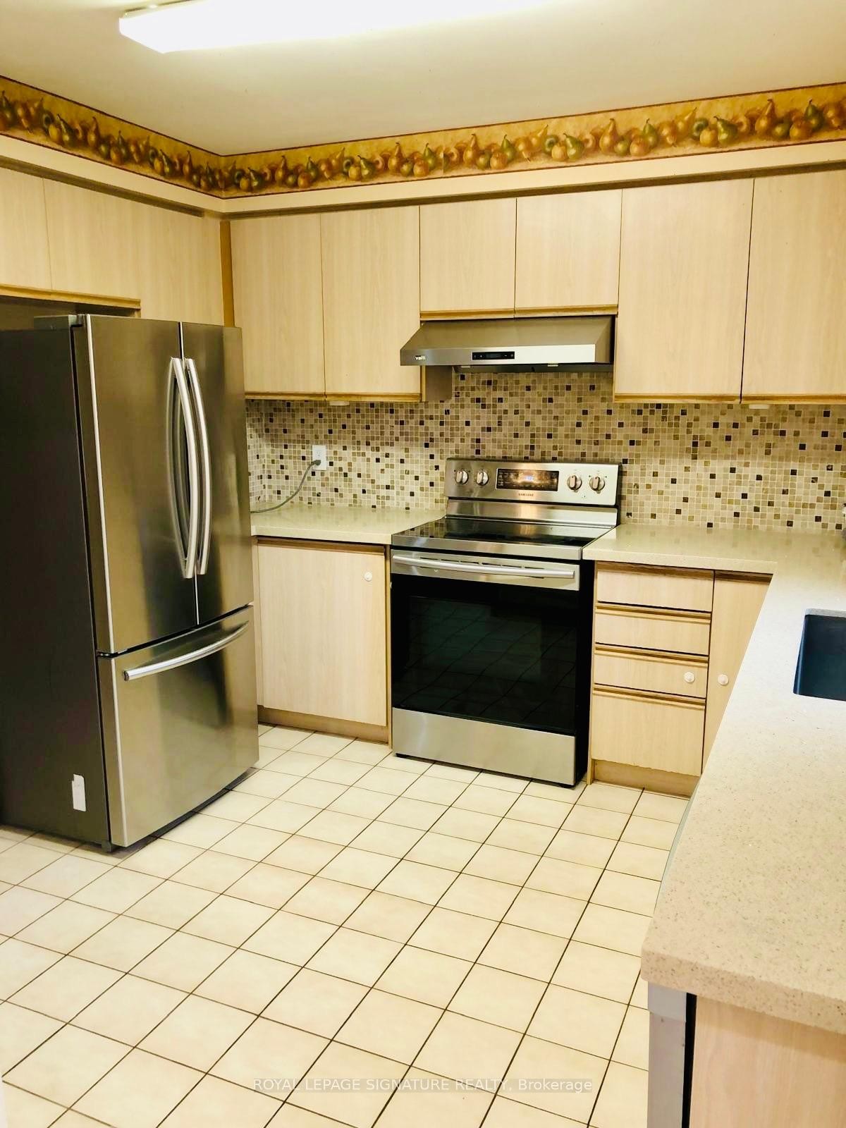 52 Pennsylvania Avenue, Brampton, ON - Indoor Photo Showing Kitchen With Double Sink