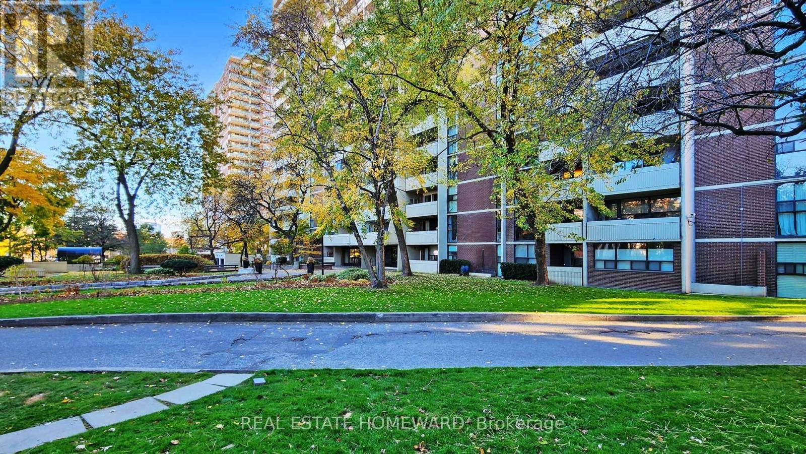 Park like setting. - 1404 - 40 Homewood Avenue, Toronto, ON