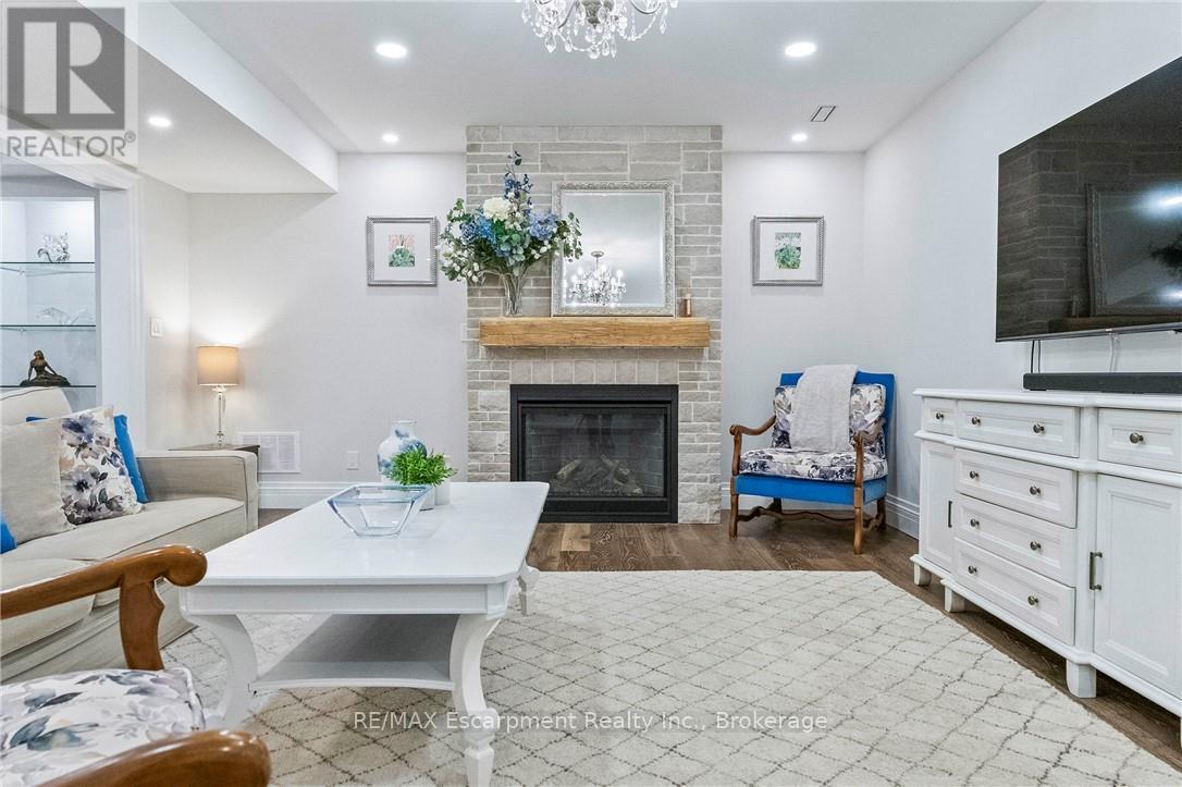 2073 Deramore Drive, Oakville (Fd Ford), ON - Indoor Photo Showing Living Room With Fireplace