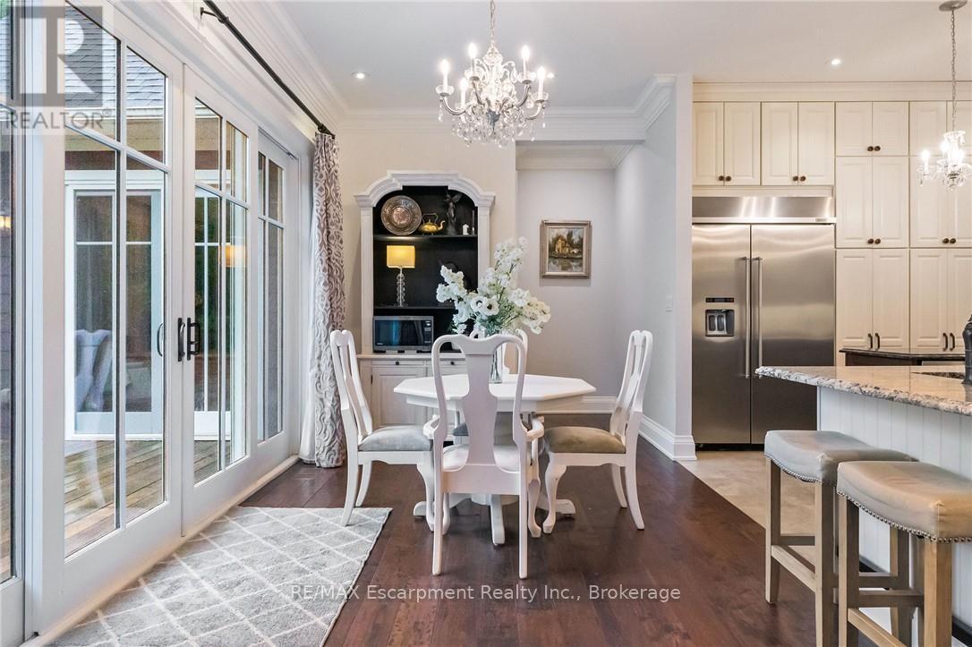 2073 Deramore Drive, Oakville (Fd Ford), ON - Indoor Photo Showing Dining Room