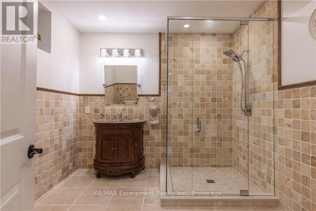2073 Deramore Drive, Oakville (Fd Ford), ON - Indoor Photo Showing Bathroom