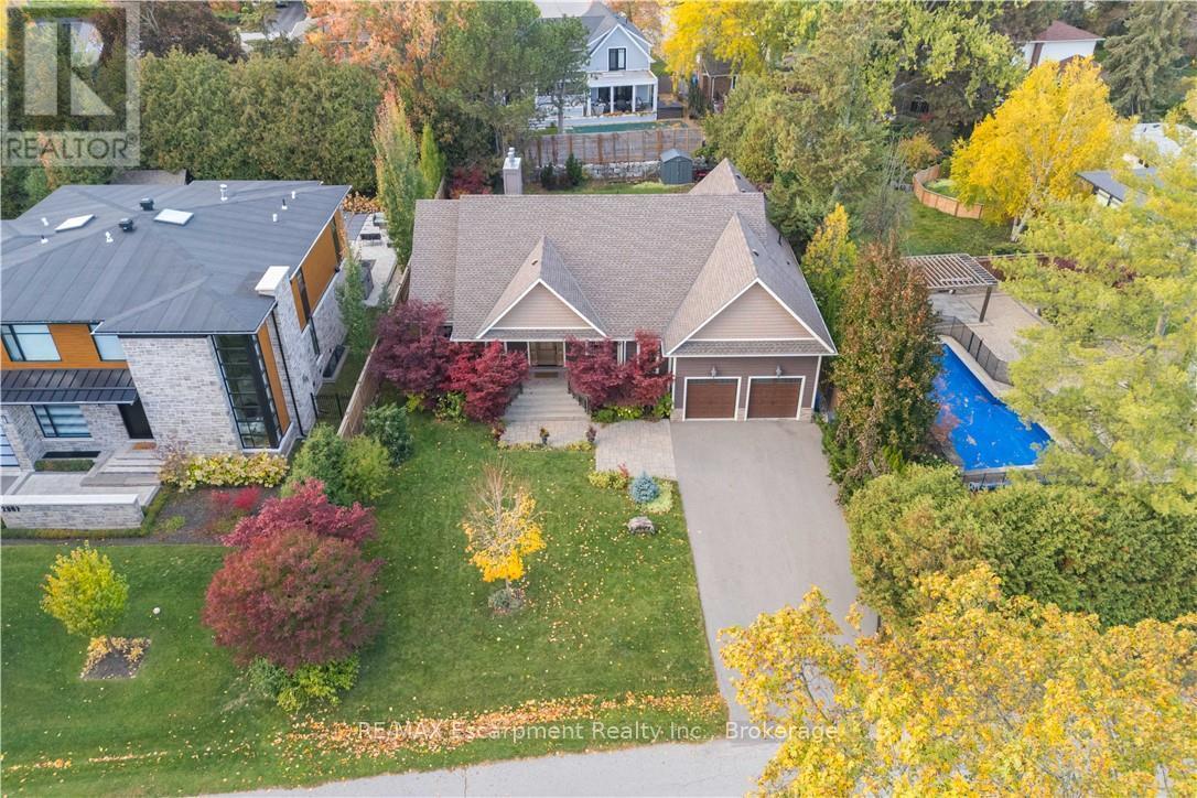 2073 Deramore Drive, Oakville (Fd Ford), ON - Outdoor