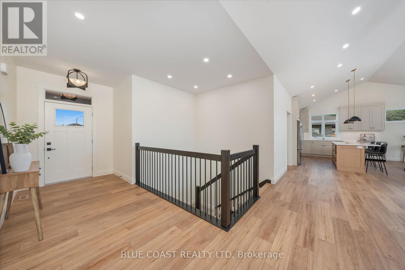 6755 Griffin Drive, Plympton-Wyoming (Plympton Wyoming), ON - Indoor Photo Showing Other Room