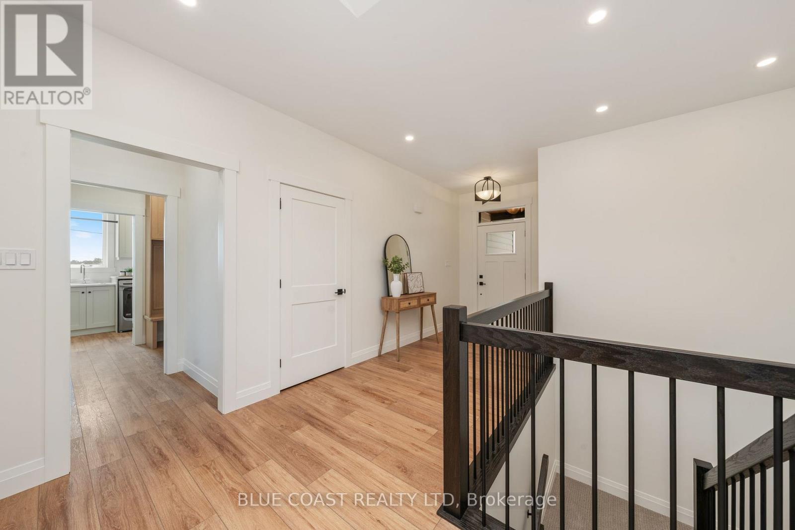 6755 Griffin Drive, Plympton-Wyoming (Plympton Wyoming), ON - Indoor Photo Showing Other Room