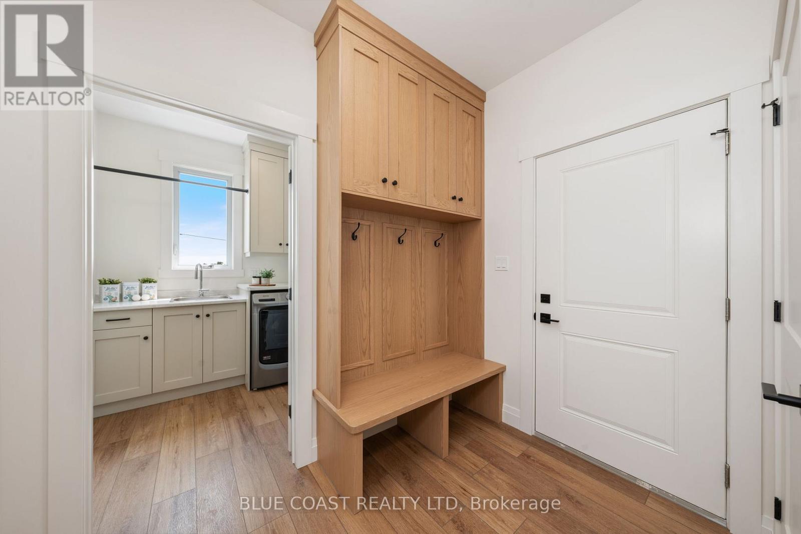 6755 Griffin Drive, Plympton-Wyoming (Plympton Wyoming), ON - Indoor Photo Showing Other Room