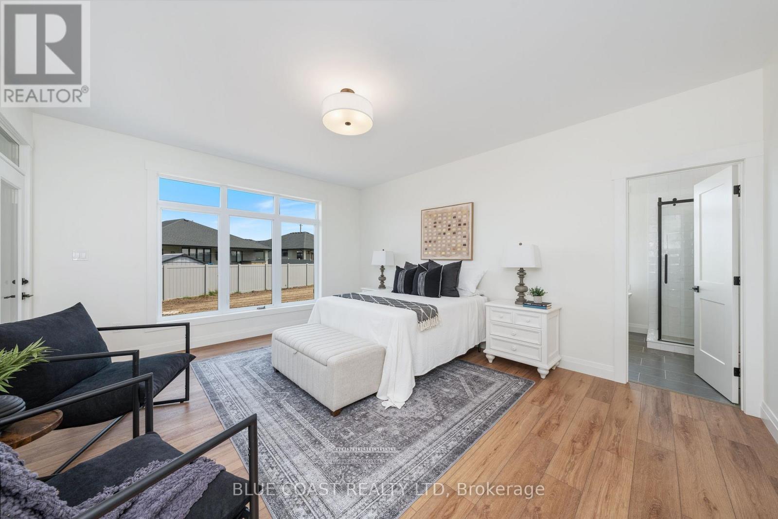 6755 Griffin Drive, Plympton-Wyoming (Plympton Wyoming), ON - Indoor Photo Showing Living Room