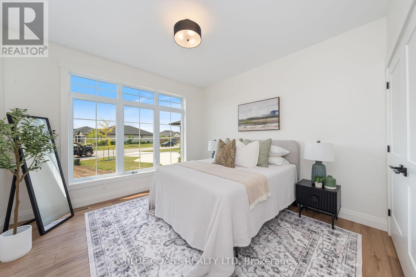 6755 Griffin Drive, Plympton-Wyoming (Plympton Wyoming), ON - Indoor Photo Showing Bedroom