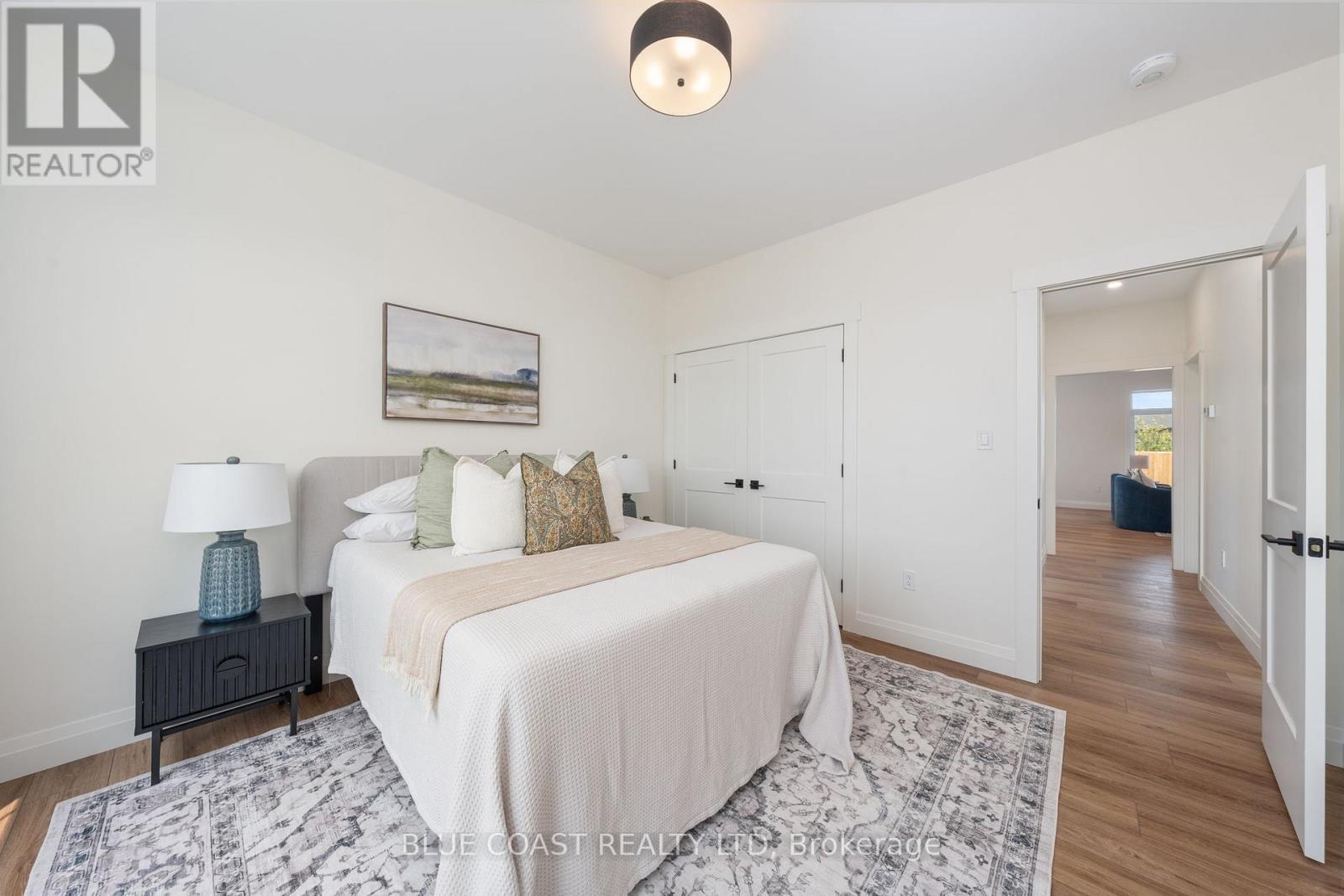 6755 Griffin Drive, Plympton-Wyoming (Plympton Wyoming), ON - Indoor Photo Showing Bedroom