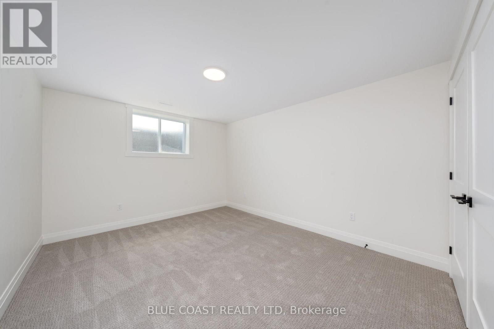 6755 Griffin Drive, Plympton-Wyoming (Plympton Wyoming), ON - Indoor Photo Showing Other Room