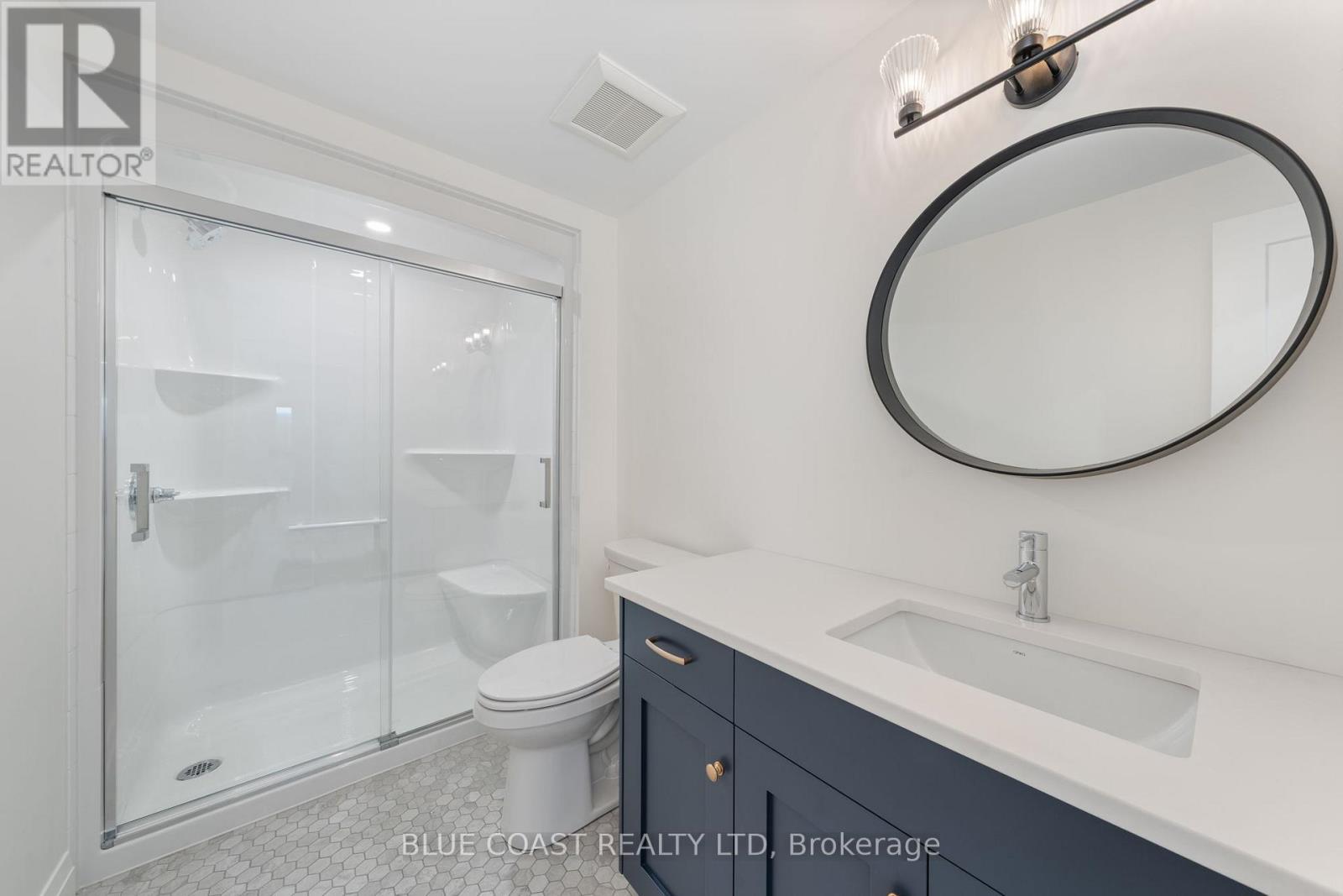 6755 Griffin Drive, Plympton-Wyoming (Plympton Wyoming), ON - Indoor Photo Showing Bathroom