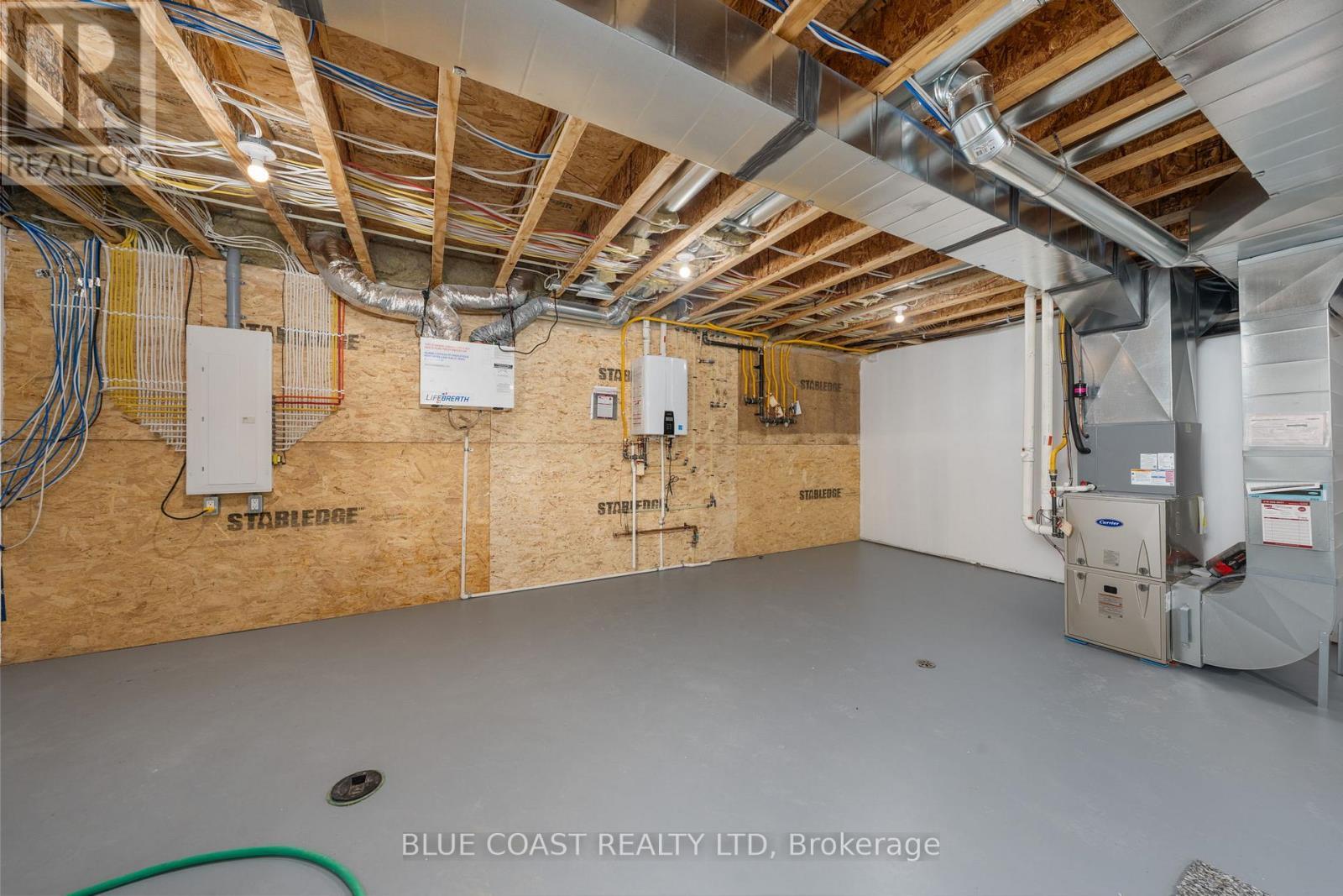 6755 Griffin Drive, Plympton-Wyoming (Plympton Wyoming), ON - Indoor Photo Showing Basement