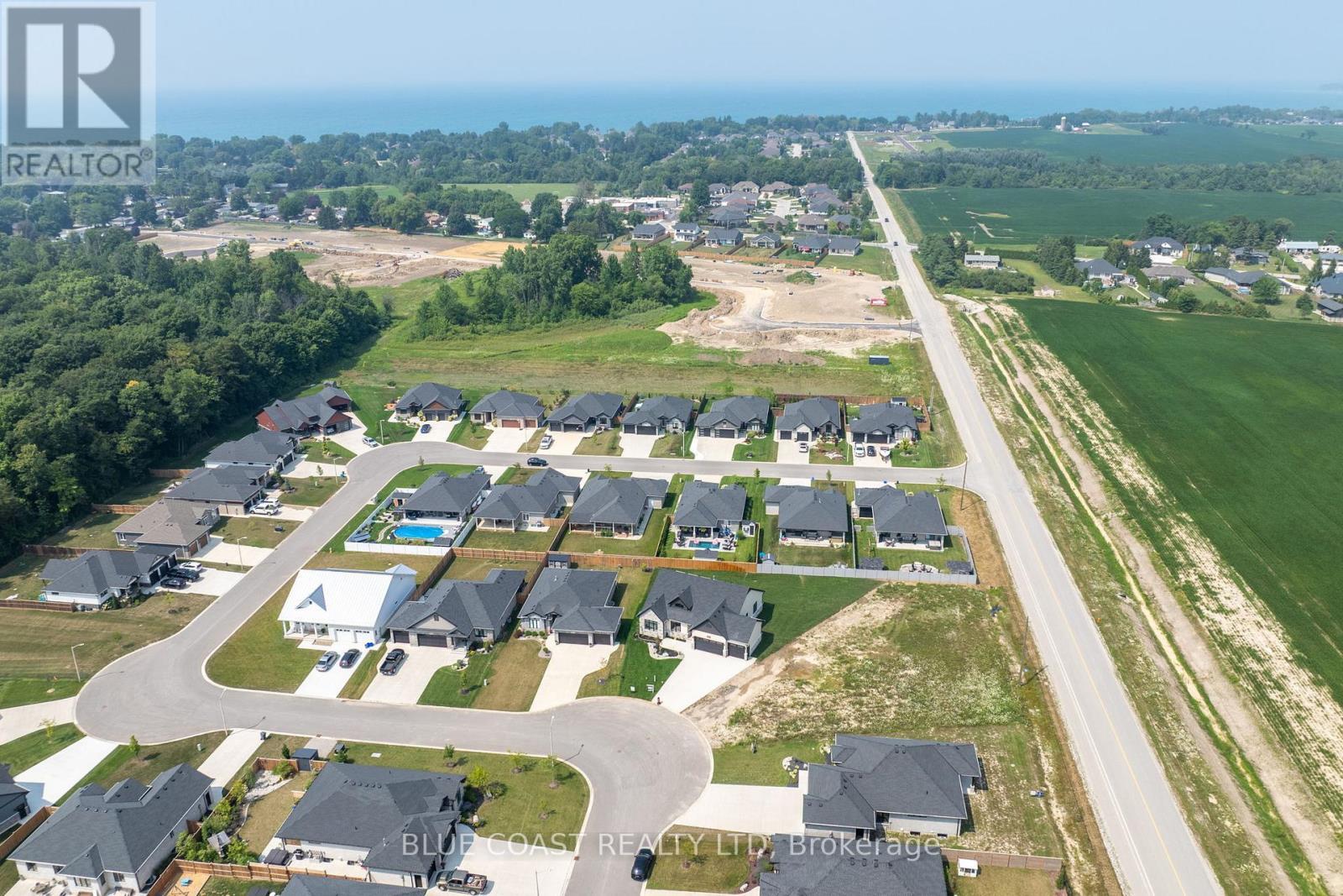 6755 Griffin Drive, Plympton-Wyoming (Plympton Wyoming), ON - Outdoor With View