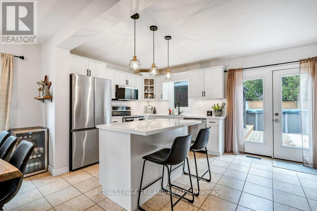 14 Penhale Avenue N, St. Thomas, ON - Indoor Photo Showing Kitchen With Upgraded Kitchen