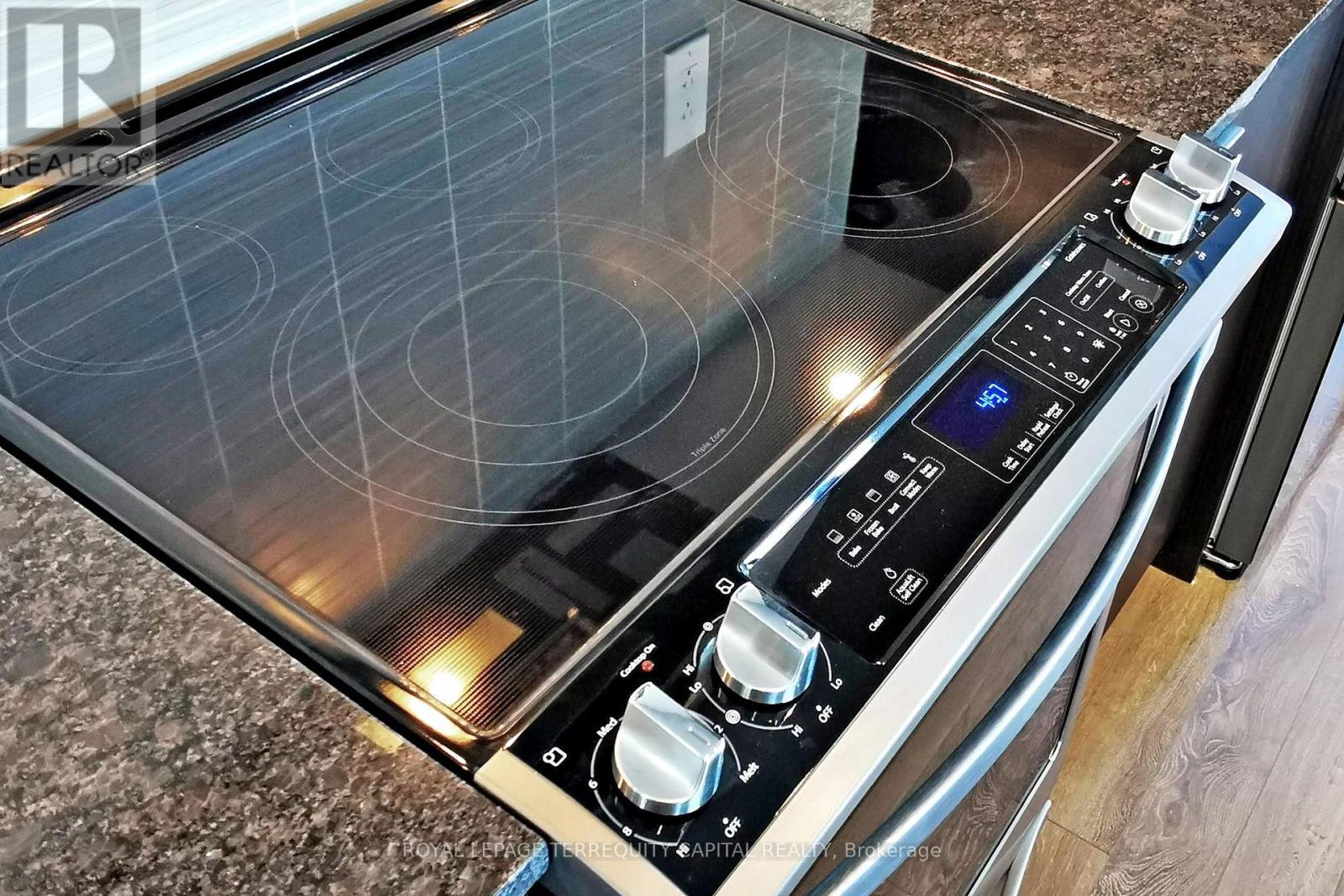 1004 - 100 Eagle Rock Way, Vaughan, ON - Indoor