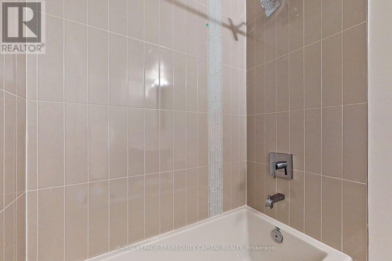 1004 - 100 Eagle Rock Way, Vaughan, ON - Indoor Photo Showing Bathroom