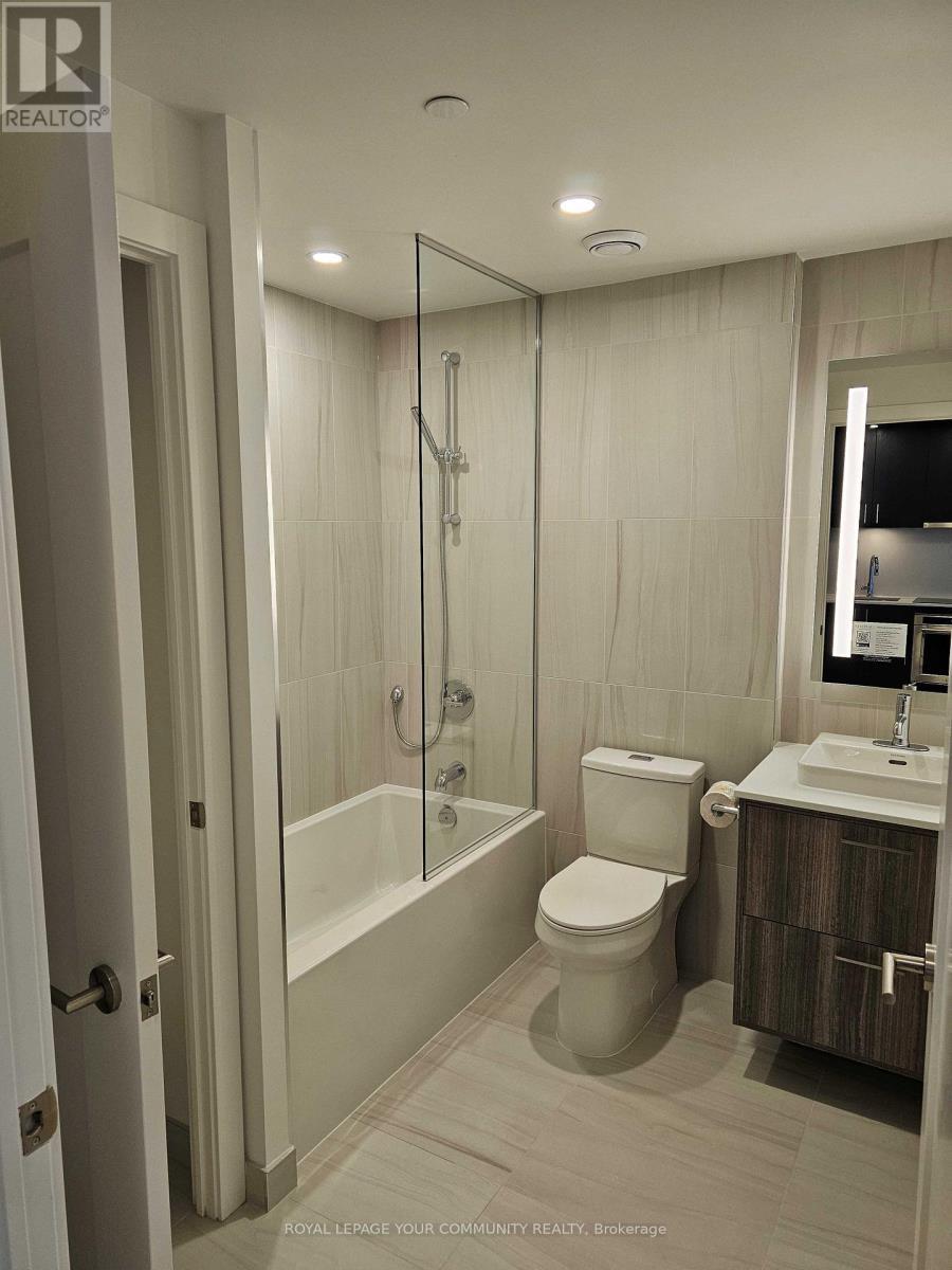 2305 - 10 Inn On The Park Drive, Toronto, ON - Indoor Photo Showing Bathroom
