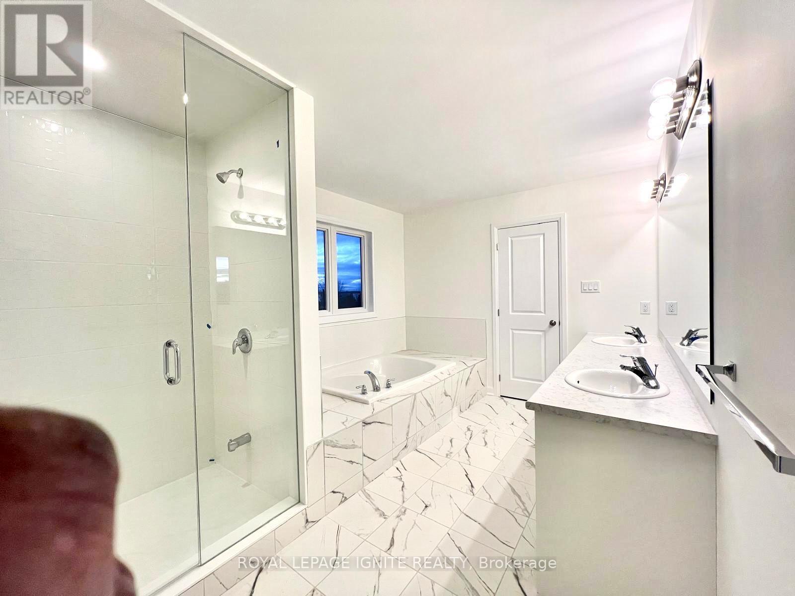 104 Windermere Boulevard, Loyalist, ON - Indoor Photo Showing Bathroom