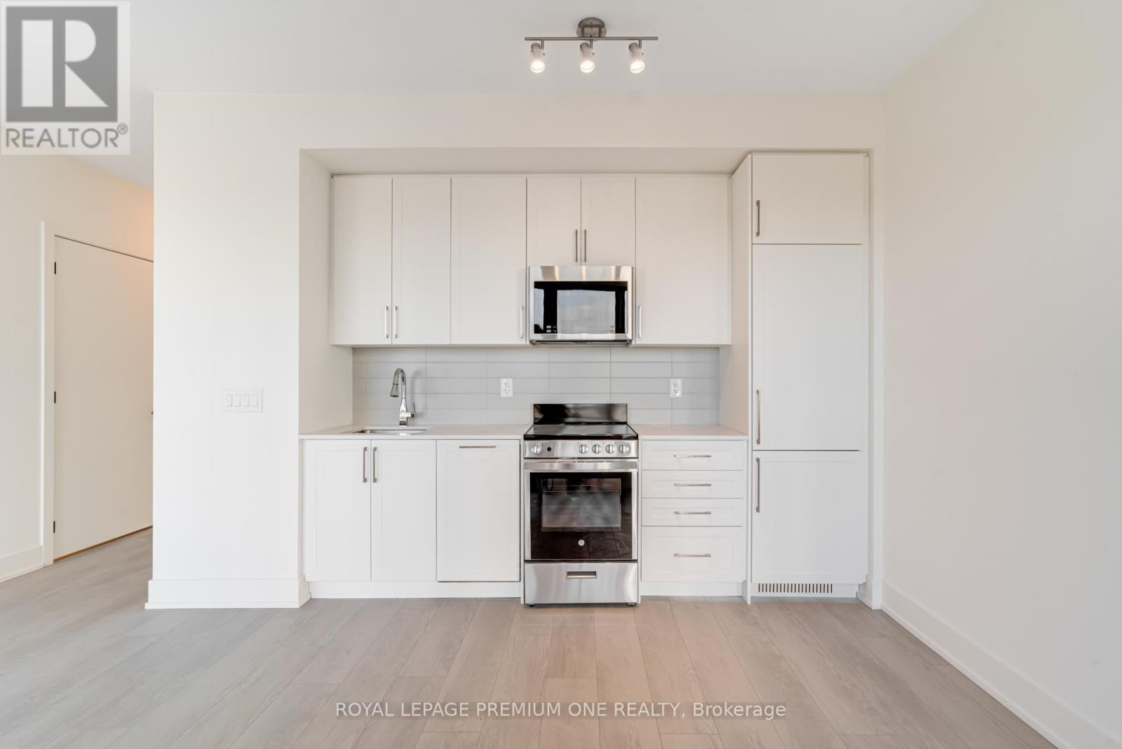 406 - 2450 Old Bronte Road, Oakville, ON - Indoor