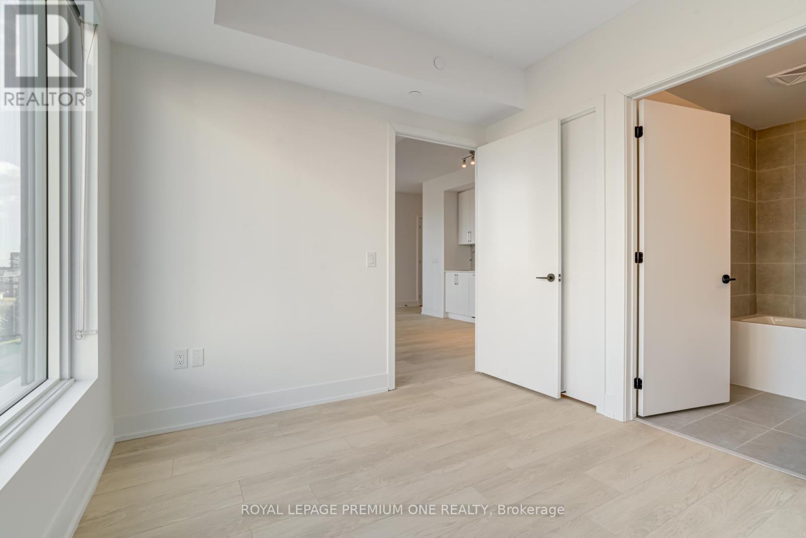 406 - 2450 Old Bronte Road, Oakville, ON - Indoor Photo Showing Other Room