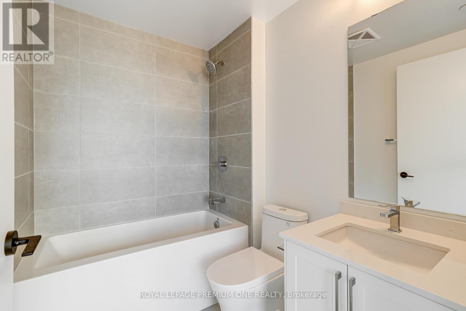 406 - 2450 Old Bronte Road, Oakville, ON - Indoor Photo Showing Bathroom