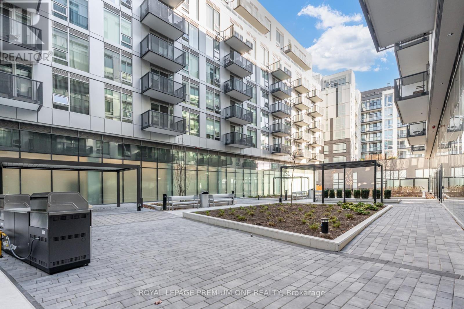 406 - 2450 Old Bronte Road, Oakville, ON - Outdoor