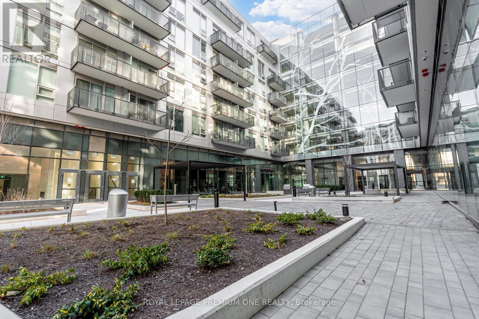 406 - 2450 Old Bronte Road, Oakville, ON - Outdoor