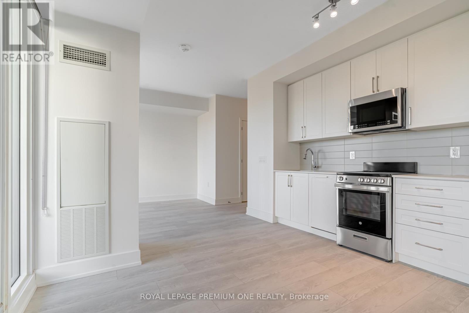 406 - 2450 Old Bronte Road, Oakville, ON - Indoor Photo Showing Kitchen
