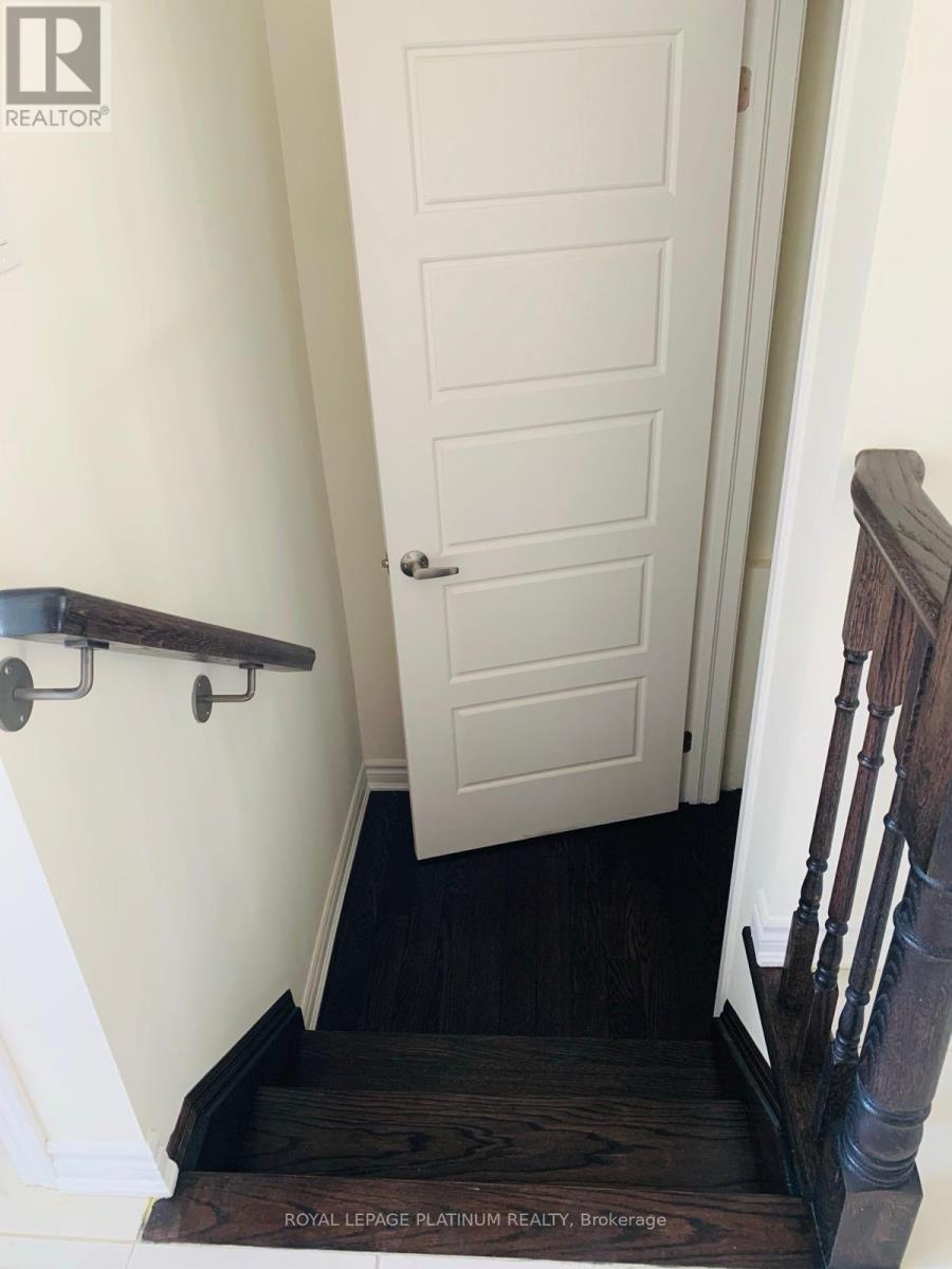 1366 Sycamore Garden, Milton, ON - Indoor Photo Showing Other Room