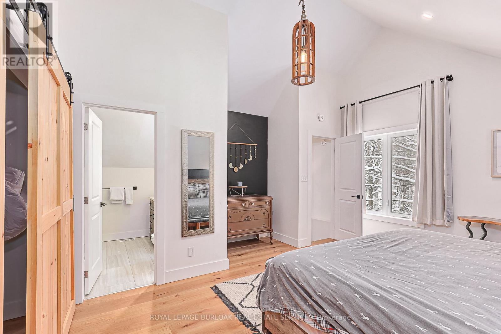 234 Canrobert Street, Grey Highlands, ON - Indoor Photo Showing Bedroom