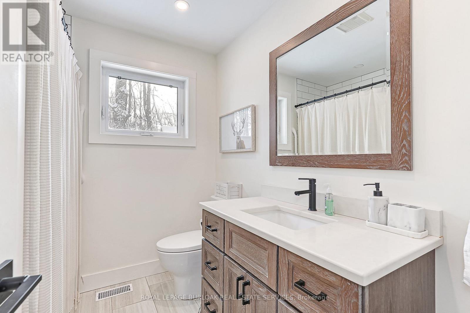 234 Canrobert Street, Grey Highlands, ON - Indoor Photo Showing Bathroom
