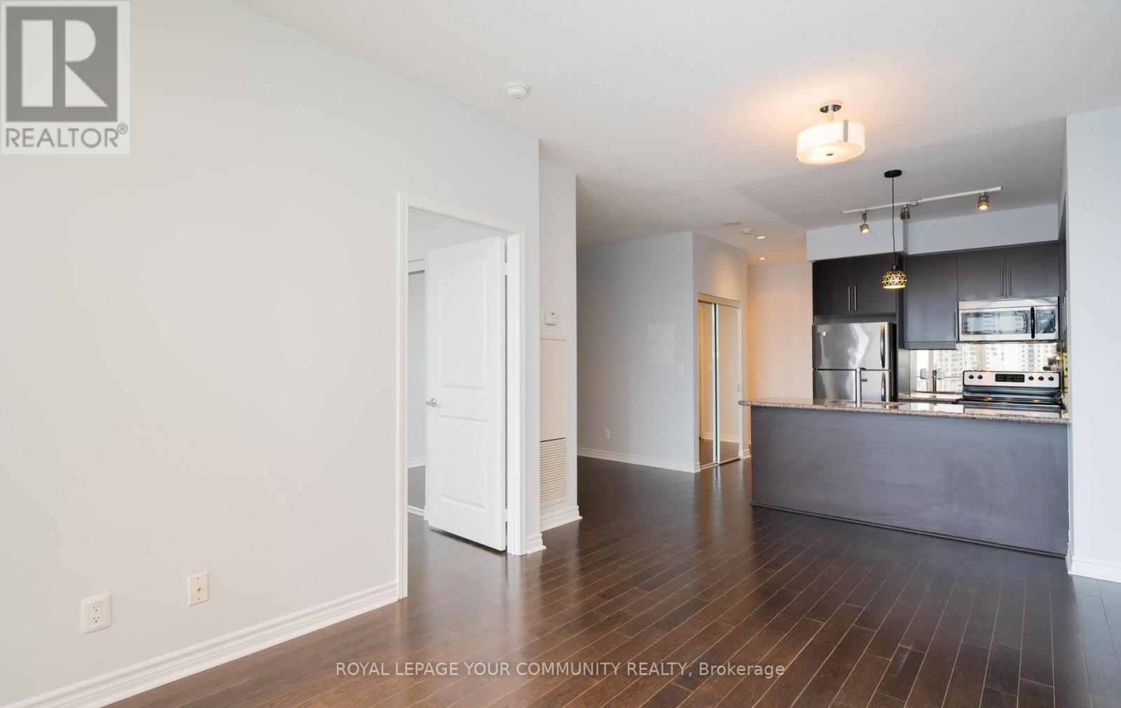 827 - 2885 Bayview Avenue, Toronto, ON - Indoor Photo Showing Kitchen
