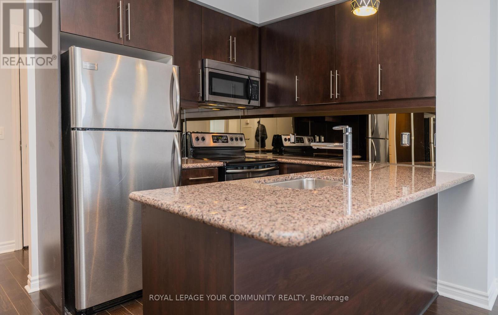 827 - 2885 Bayview Avenue, Toronto, ON - Indoor Photo Showing Kitchen