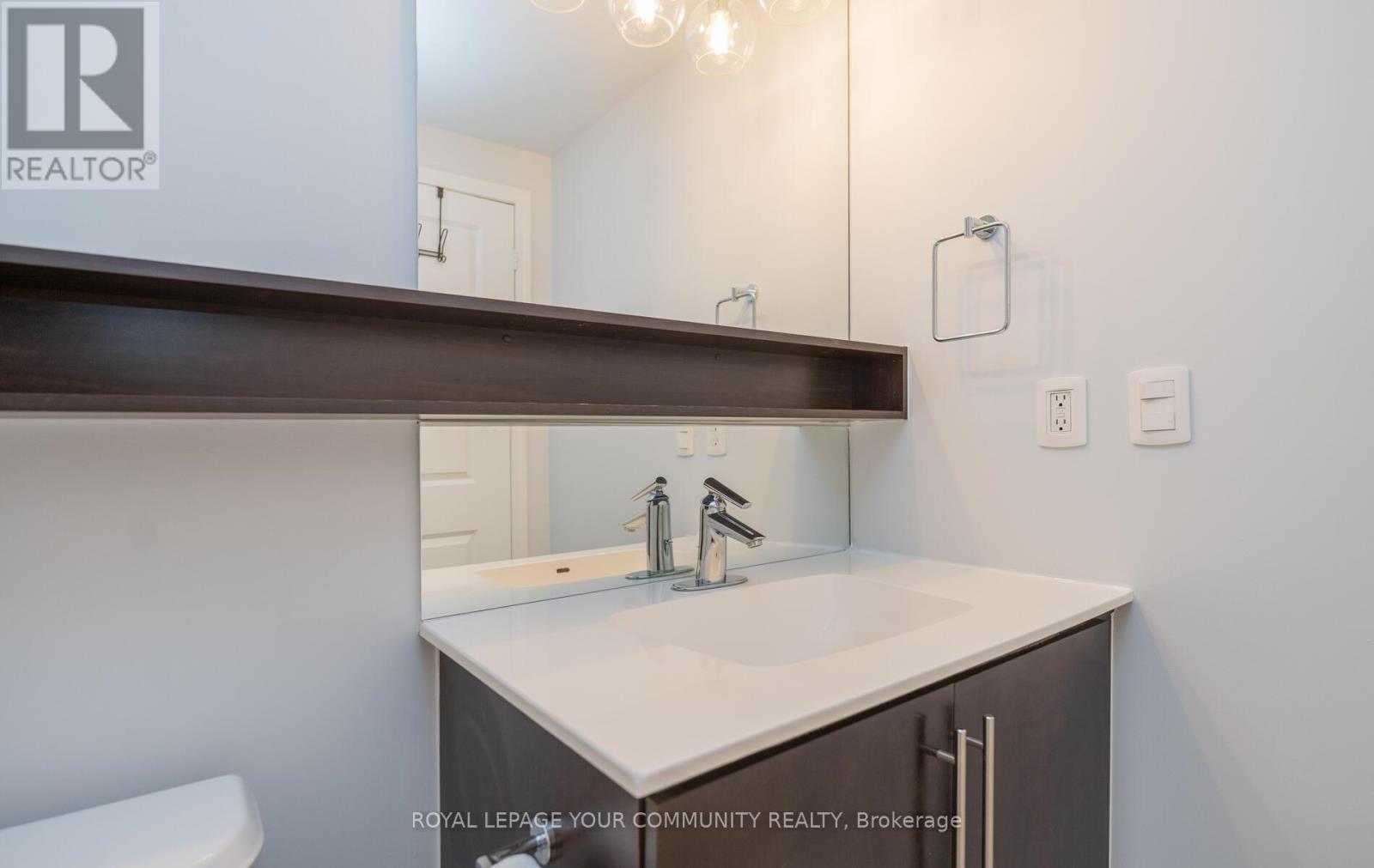 827 - 2885 Bayview Avenue, Toronto, ON - Indoor Photo Showing Bathroom