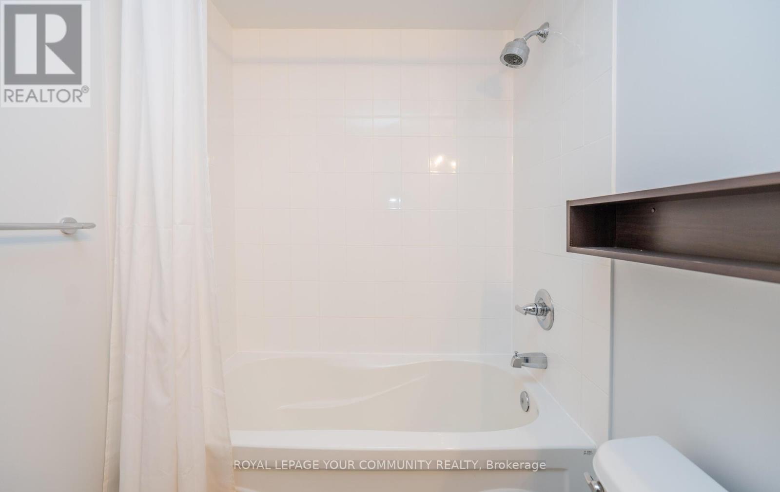 827 - 2885 Bayview Avenue, Toronto, ON - Indoor Photo Showing Bathroom