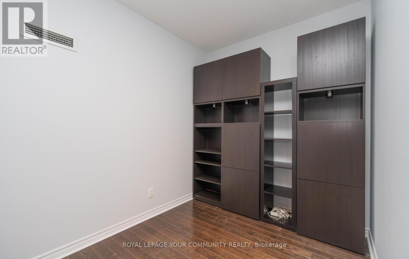 827 - 2885 Bayview Avenue, Toronto, ON - Indoor