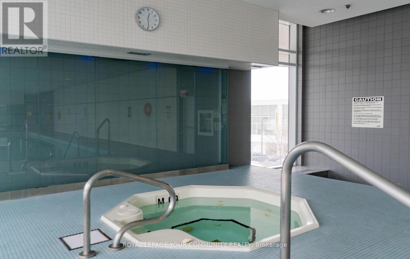 827 - 2885 Bayview Avenue, Toronto, ON - Indoor