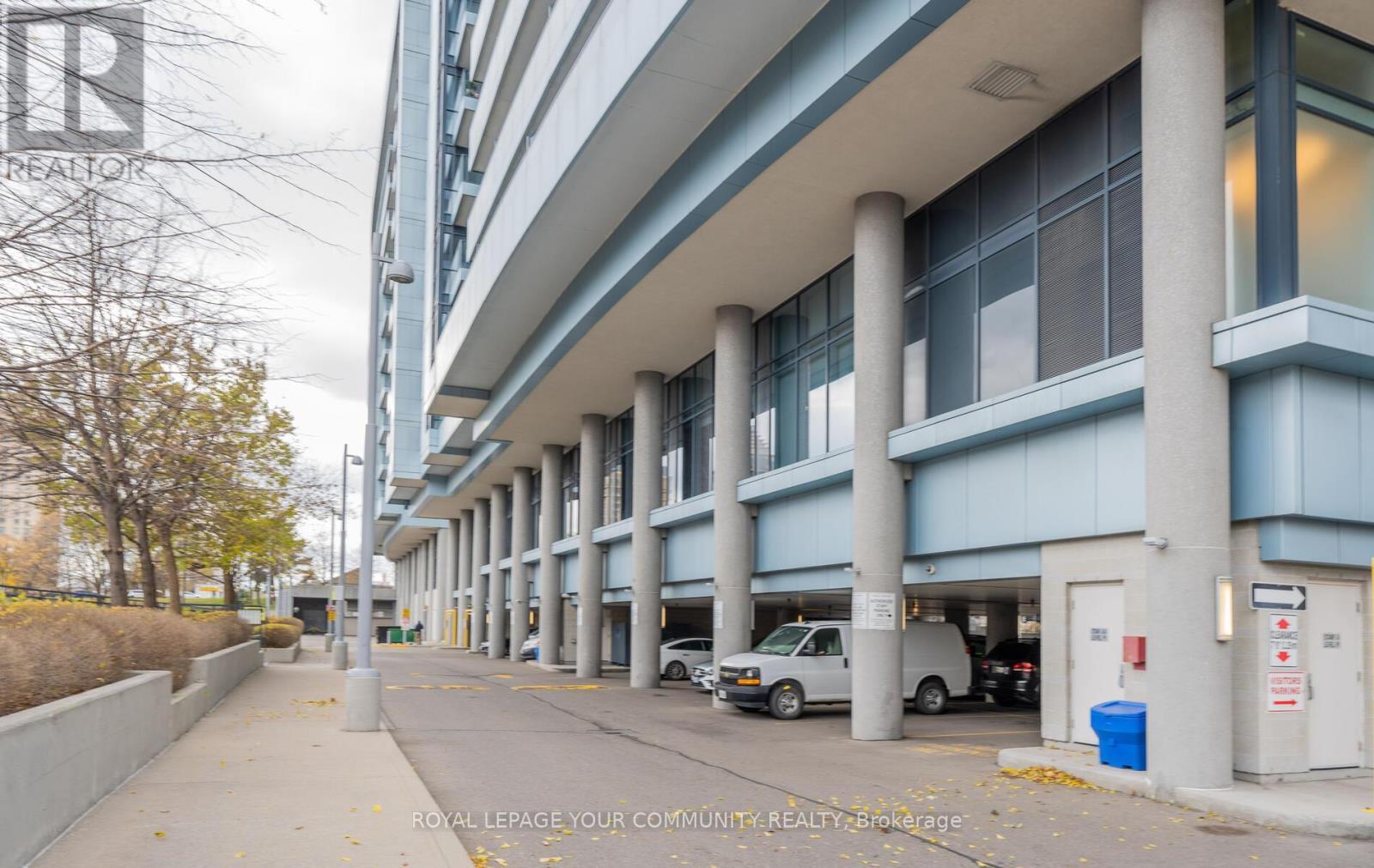 827 - 2885 Bayview Avenue, Toronto, ON - Outdoor