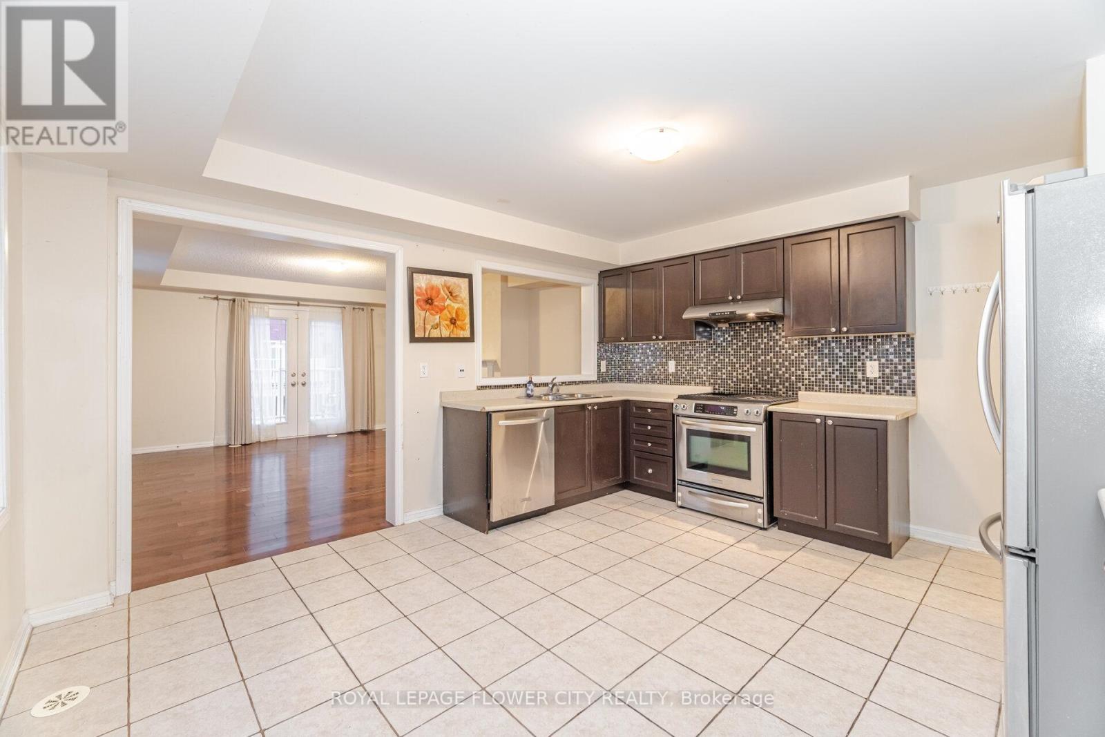 32 - 50 Hillcrest Avenue, Brampton, ON - Indoor Photo Showing Kitchen