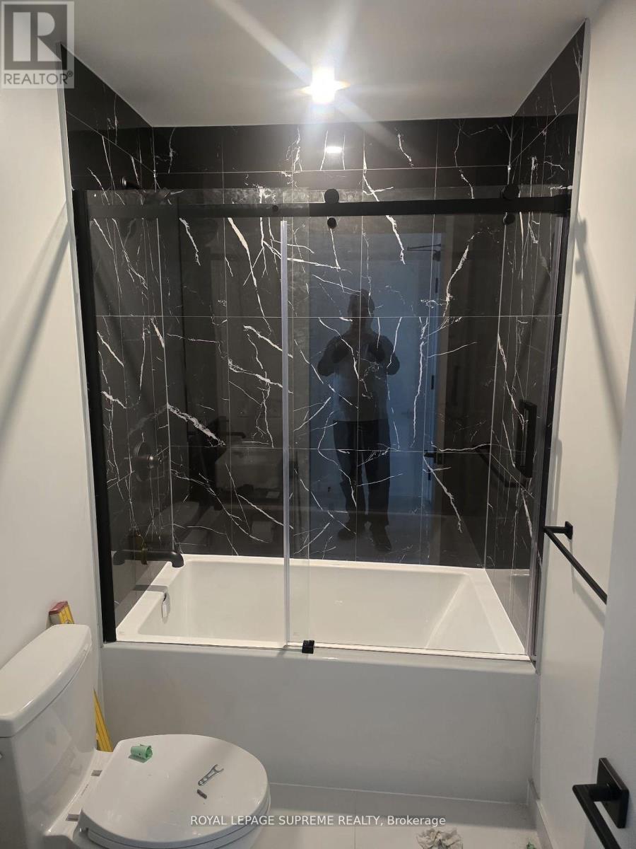 2108 - 1285 Dupont Street N, Toronto, ON - Indoor Photo Showing Bathroom