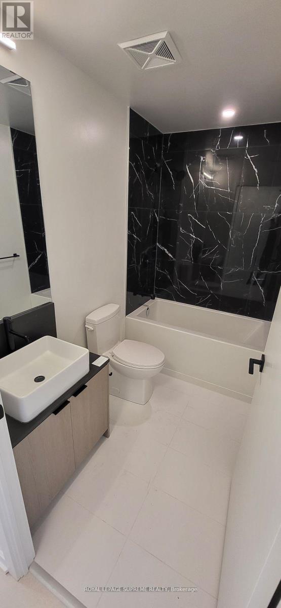 2108 - 1285 Dupont Street N, Toronto, ON - Indoor Photo Showing Bathroom