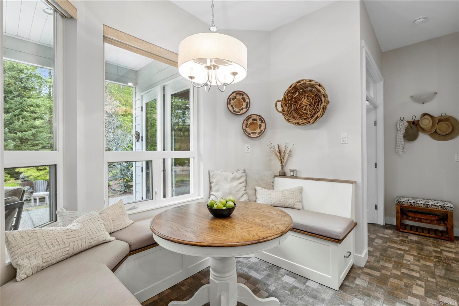 7190 Hase Pl, Lantzville, BC