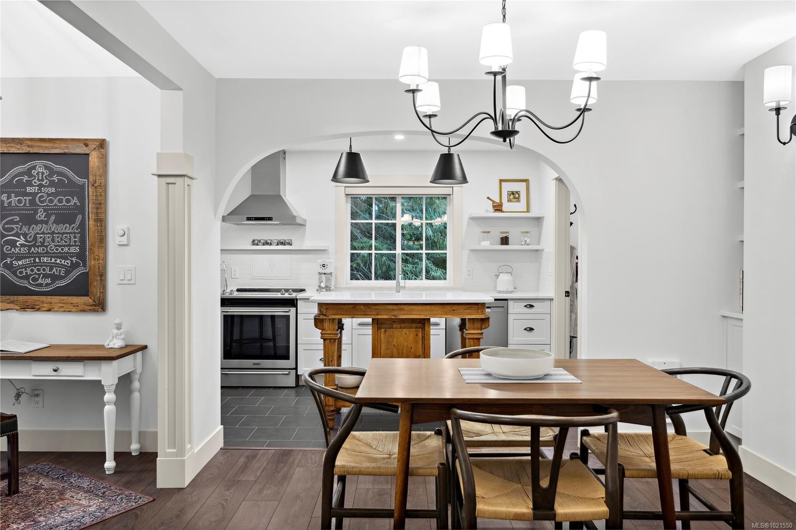 7190 Hase Pl, Lantzville, BC